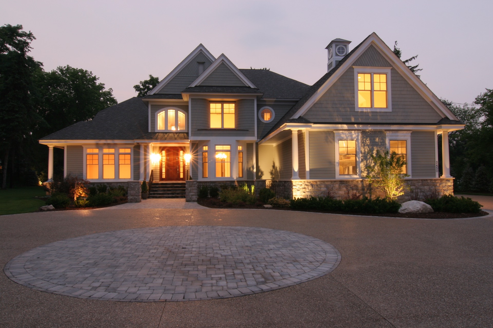 Custom home at dusk built by Kadans Construction